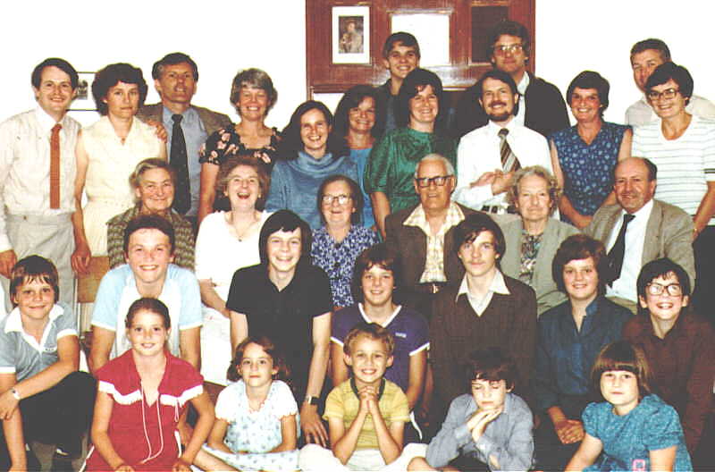 Audcent, Newton & Peat family group - 12 Sep 1981